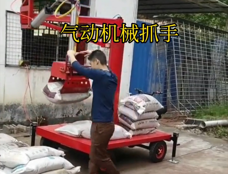 江阴市机械抓手机械抓手液压抓沙江阴市酒糟抓斗青储搬运机江阴市本地操作方便吗饲料抓袋机
